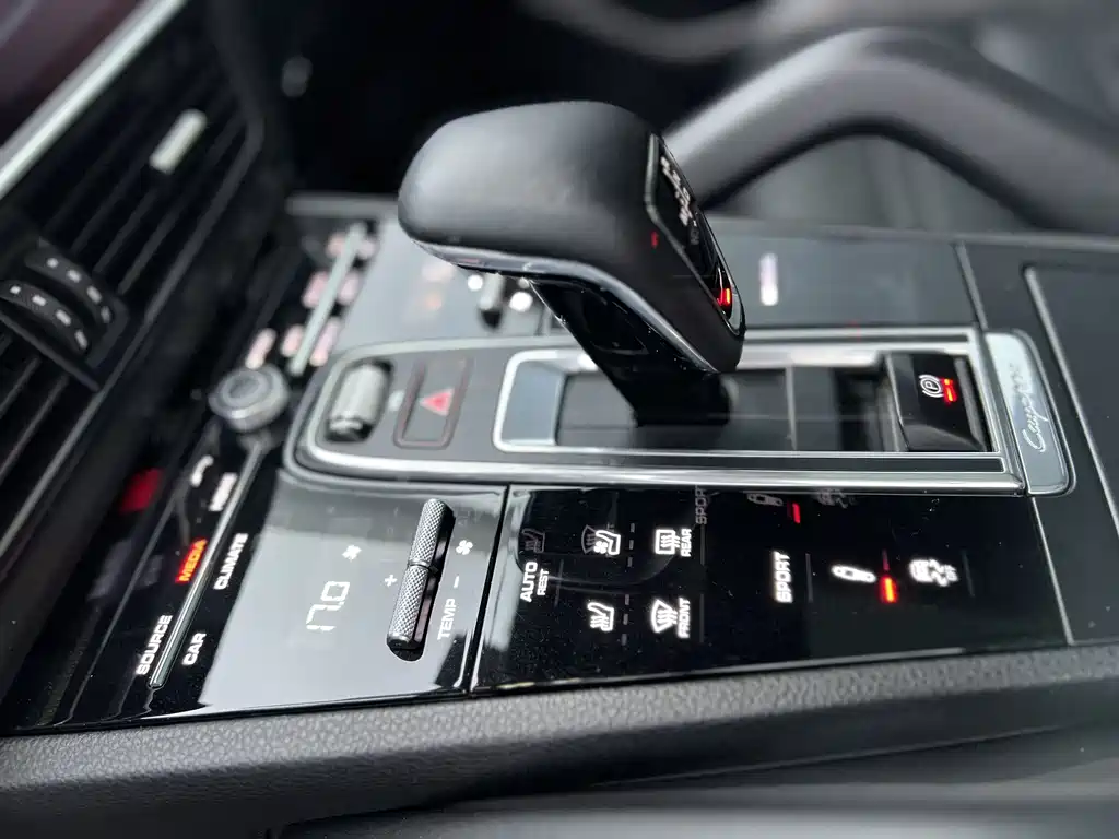 Porsche Cayenne 2020 — фото 19