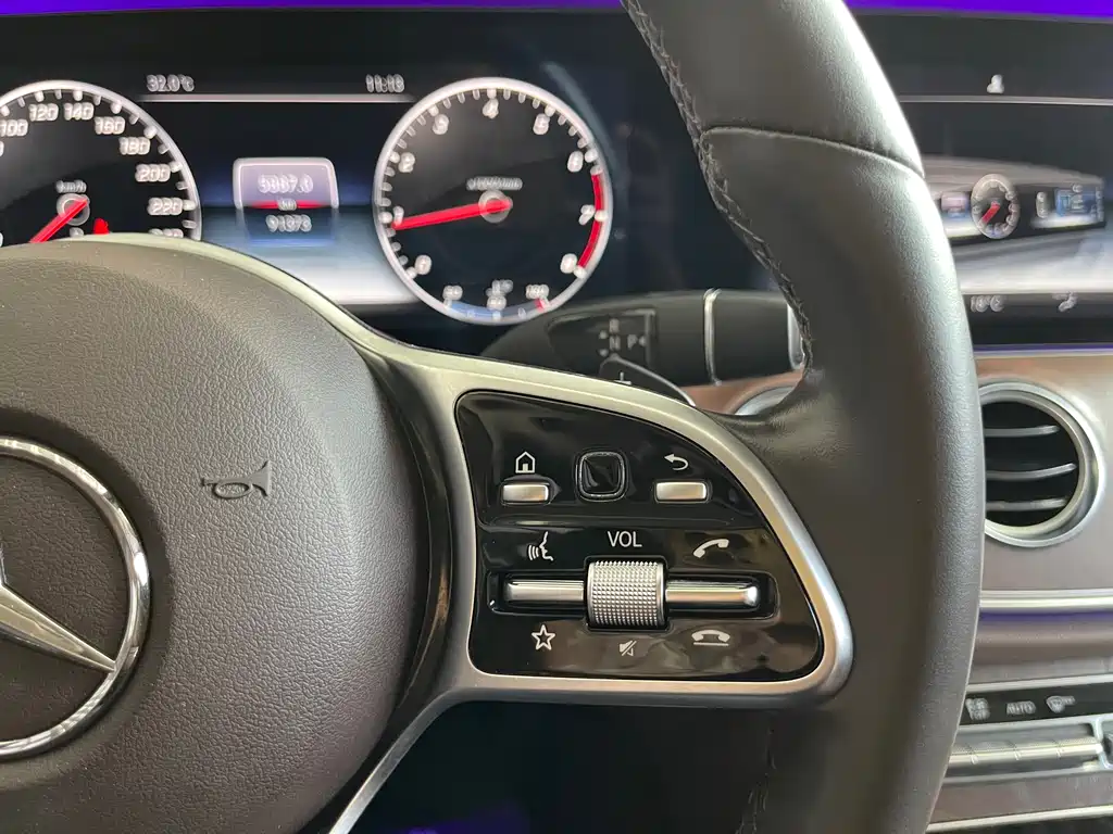 Mercedes-Benz E-Class 2020 — фото 15