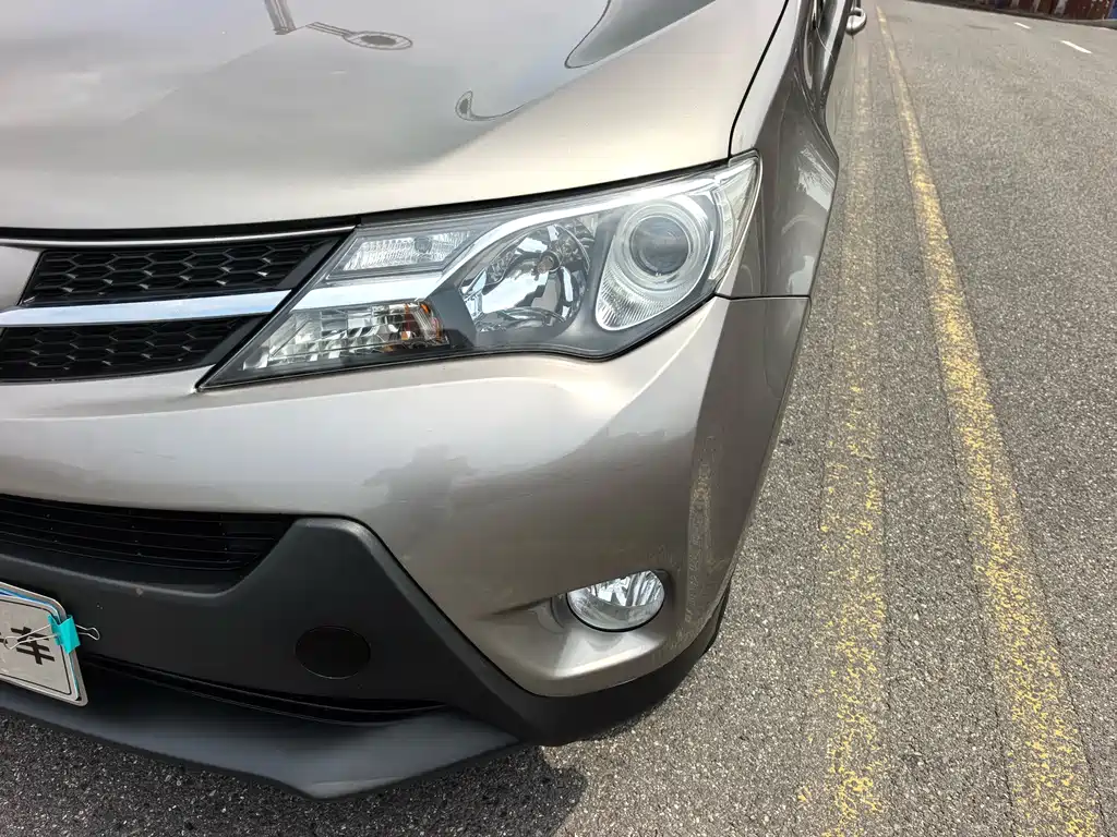 Toyota RAV4 2015 — фото 11