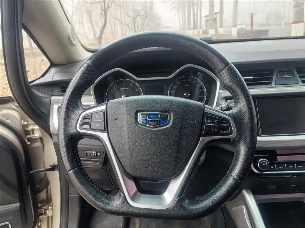 Geely Vision X3 2019 — фото 17