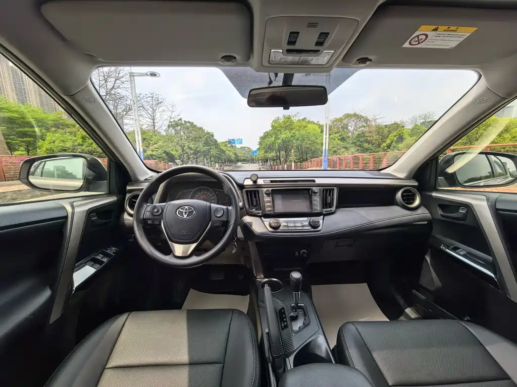 Toyota RAV4 2015 — фото 6