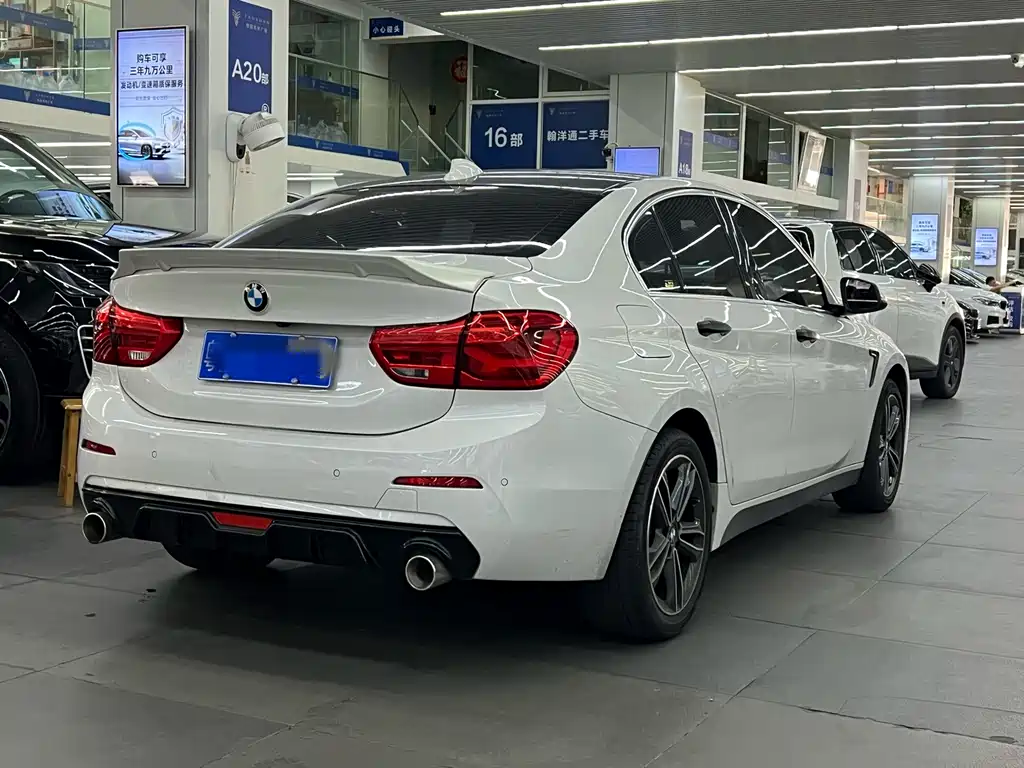 BMW 1 Series 2019 — фото 10