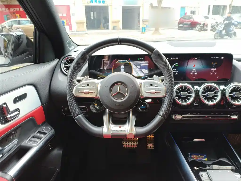 Mercedes-Benz GLA AMG 2023 — фото 3