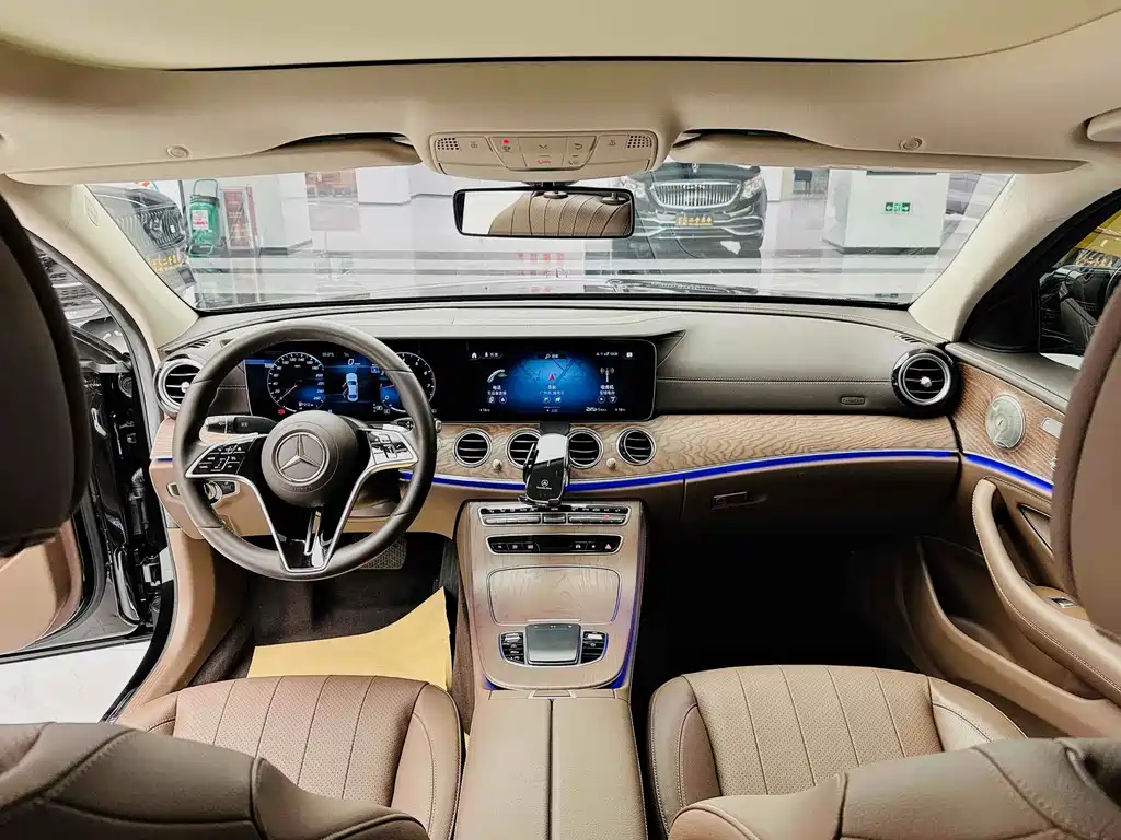 Mercedes-Benz E-Class 2023 — фото 10