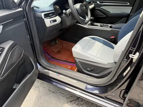 Geely Emgrand 2022