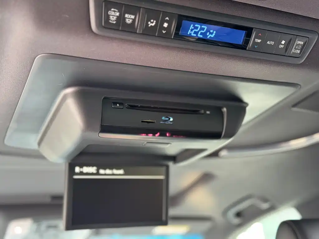 Toyota Alphard 2020 — фото 11