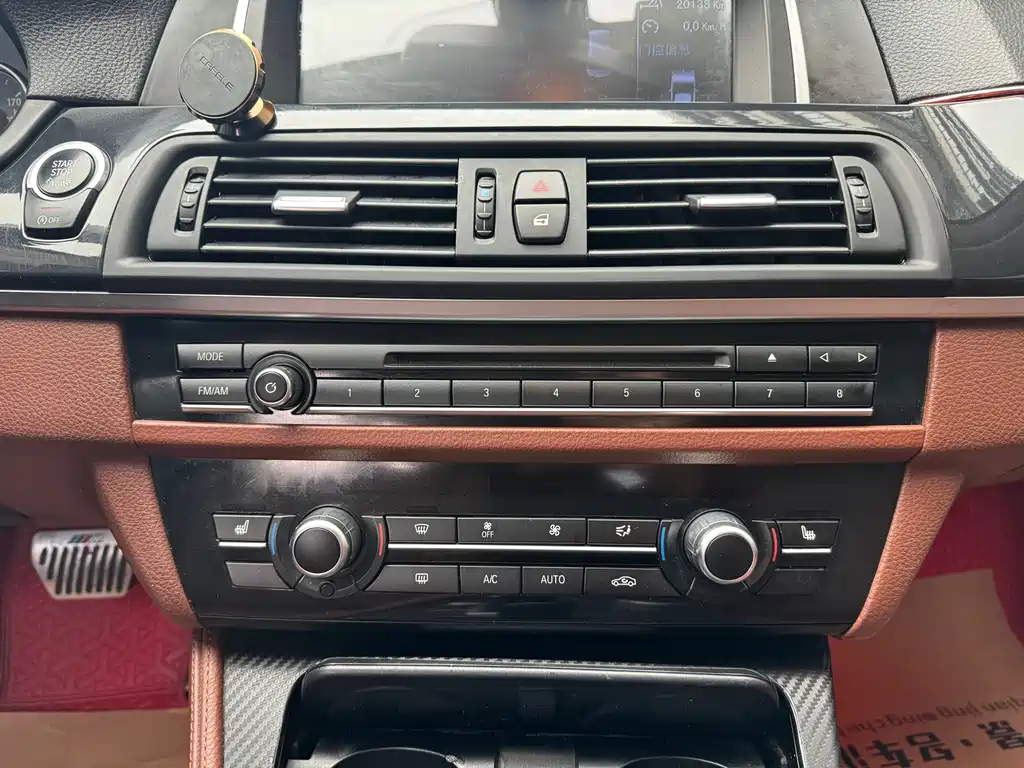 BMW 5 Series 2016 — фото 12