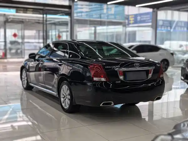 Toyota Crown 2010