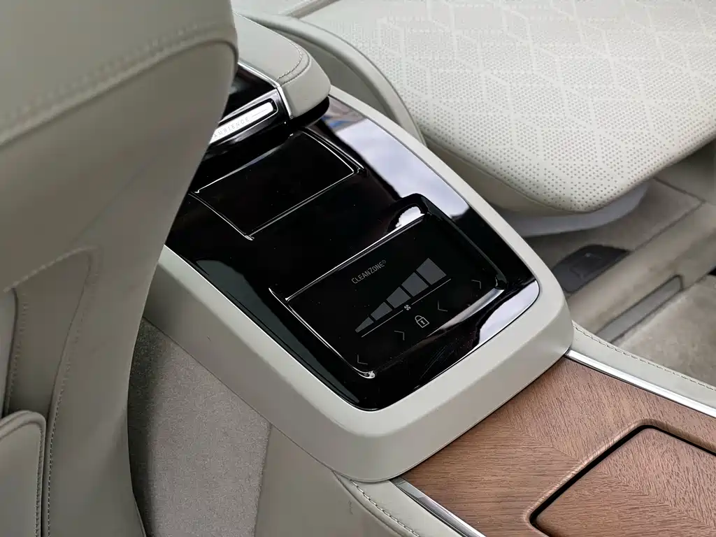 Volvo S90 Plug-In Hybrid 2019 — фото 14