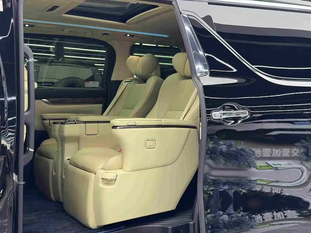 Toyota Vellfire 2022 — фото 9
