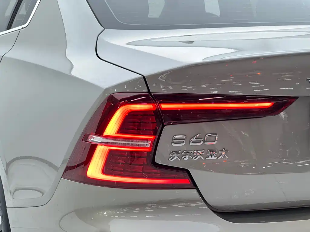 Volvo S60 2021 — фото 17