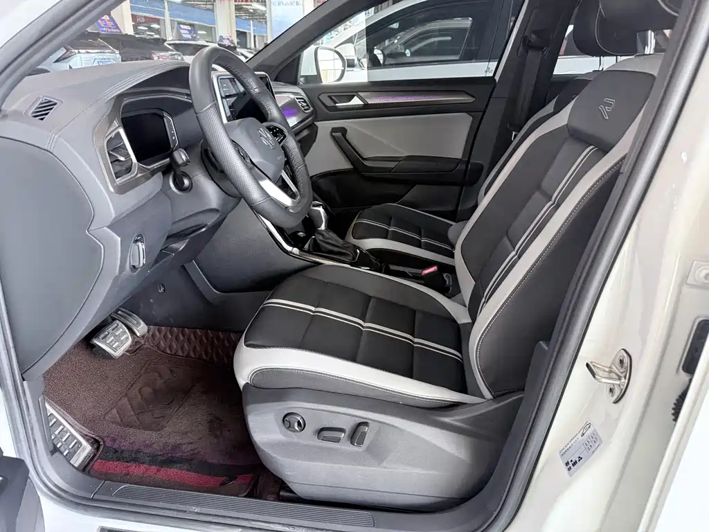 Volkswagen T-Roc 2023 — фото 8