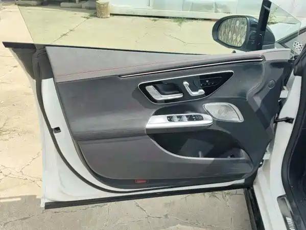Mercedes-Benz EQE AMG 2025