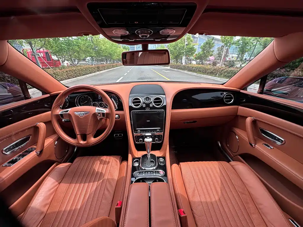 Bentley Flying Spur 2019 — фото 23