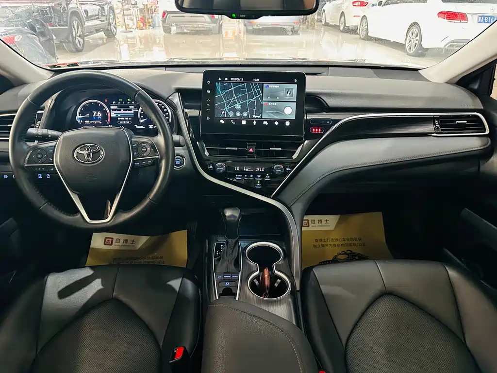 Toyota Camry 2023 — фото 5