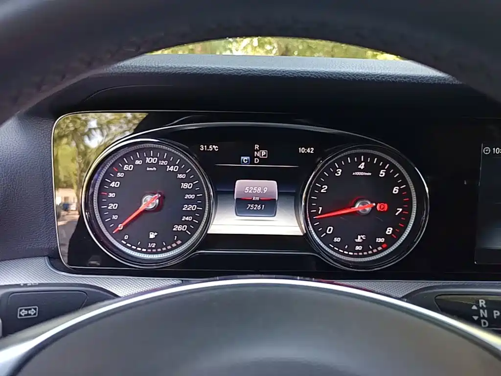 Mercedes-Benz E-Class 2017 — фото 12