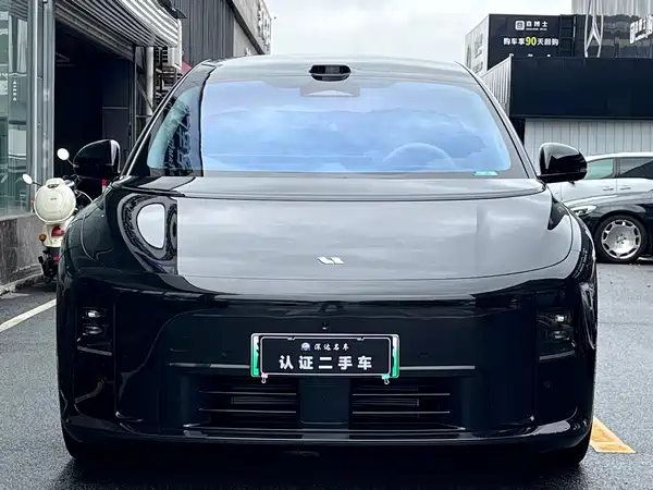 Li Auto i8 2025