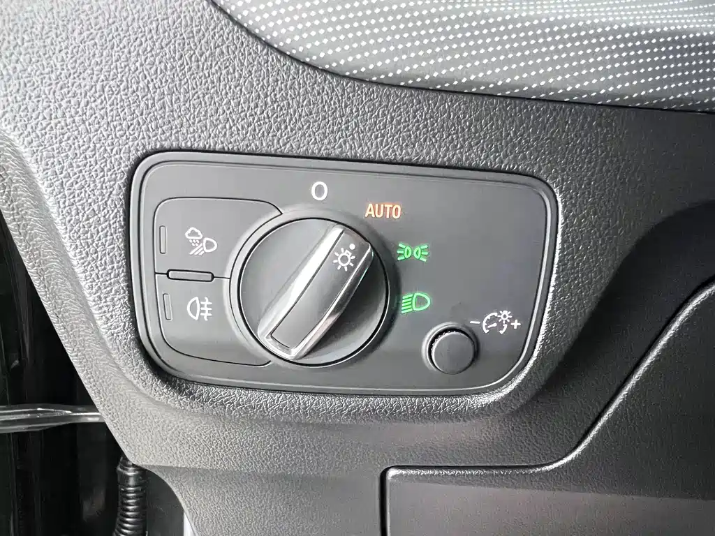 Audi Q2L 2023 — фото 10