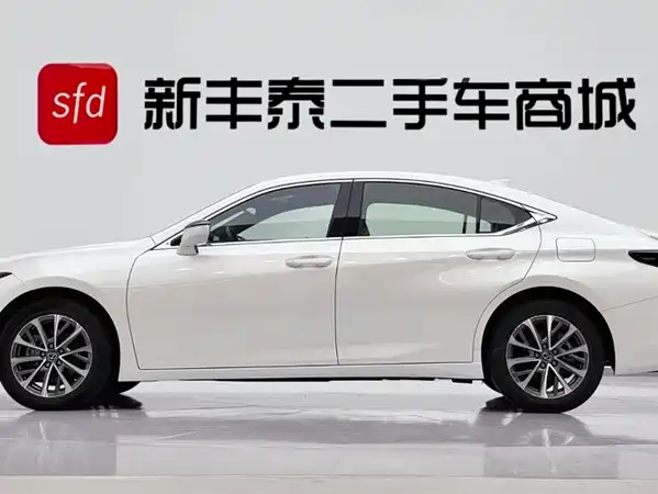 Lexus ES 2025