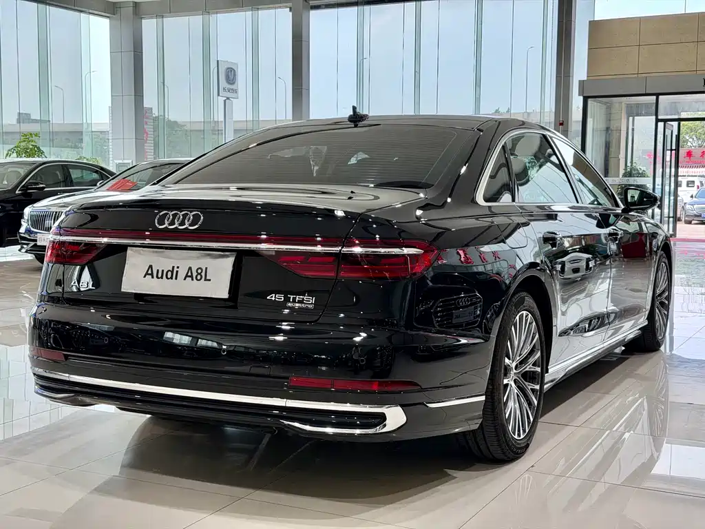 Audi A8 2025