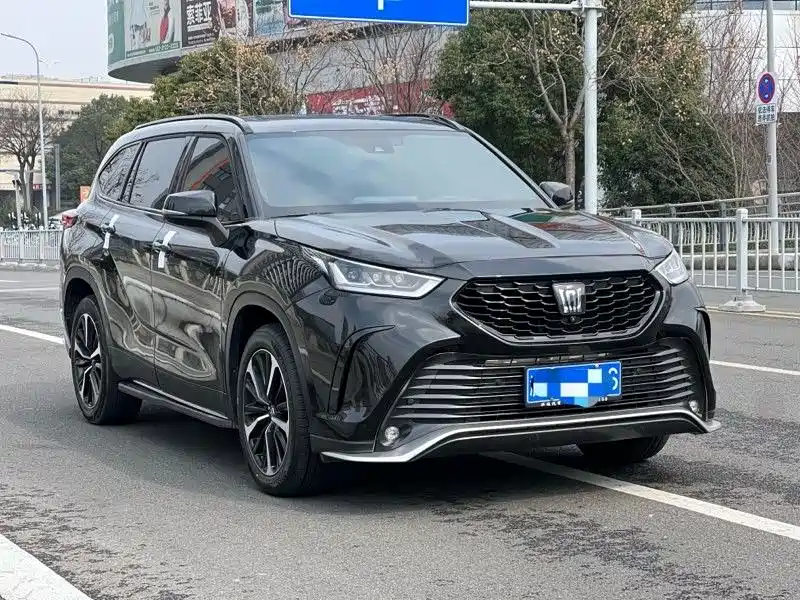 Toyota Crown Kluger 2023