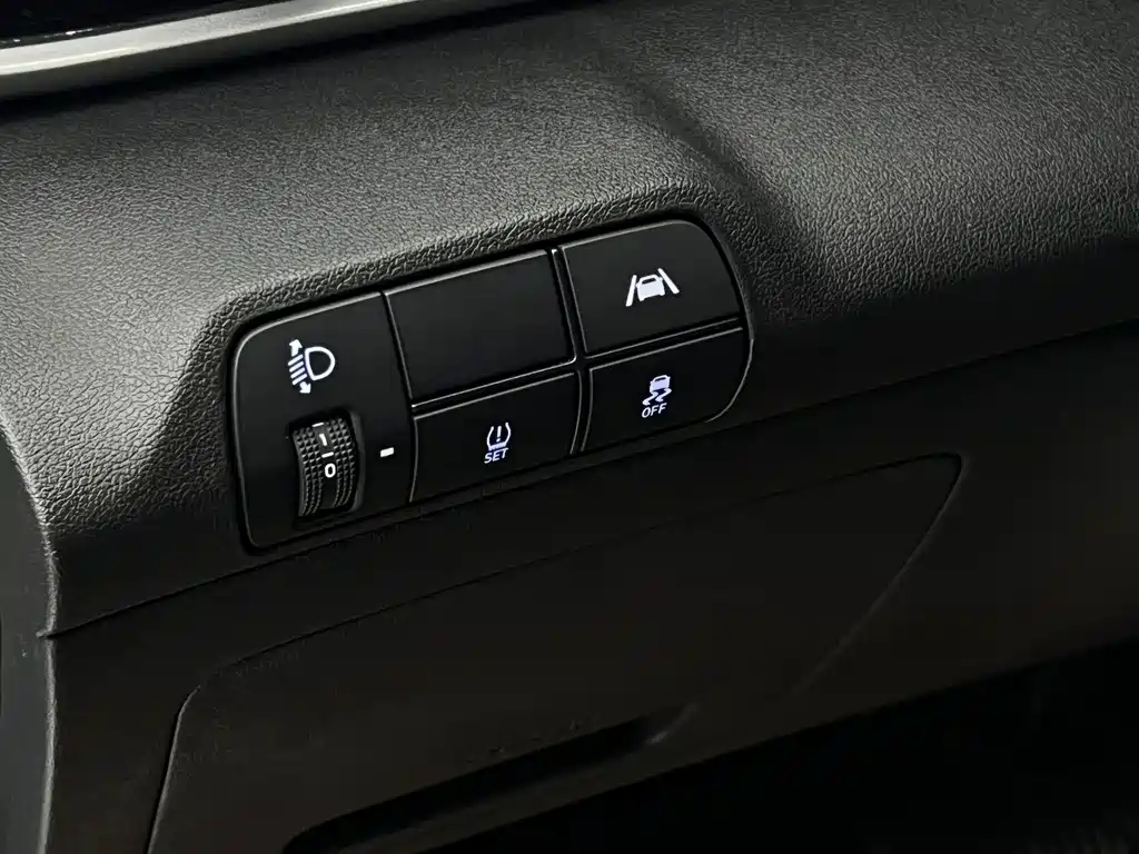 Hyundai Elantra 2023 — фото 9