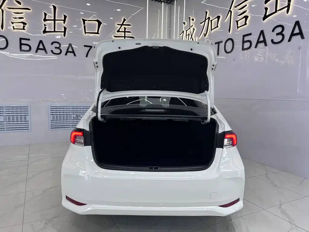 Toyota Corolla 2023 — фото 17