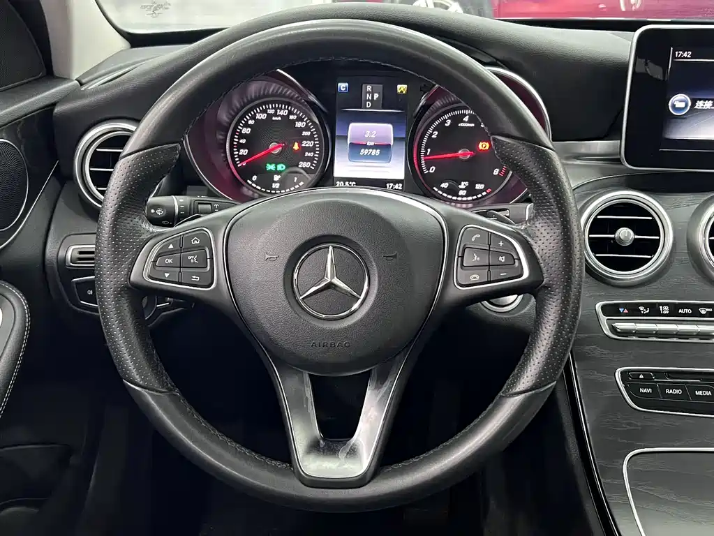 Mercedes-Benz C-Class 2017 — фото 17