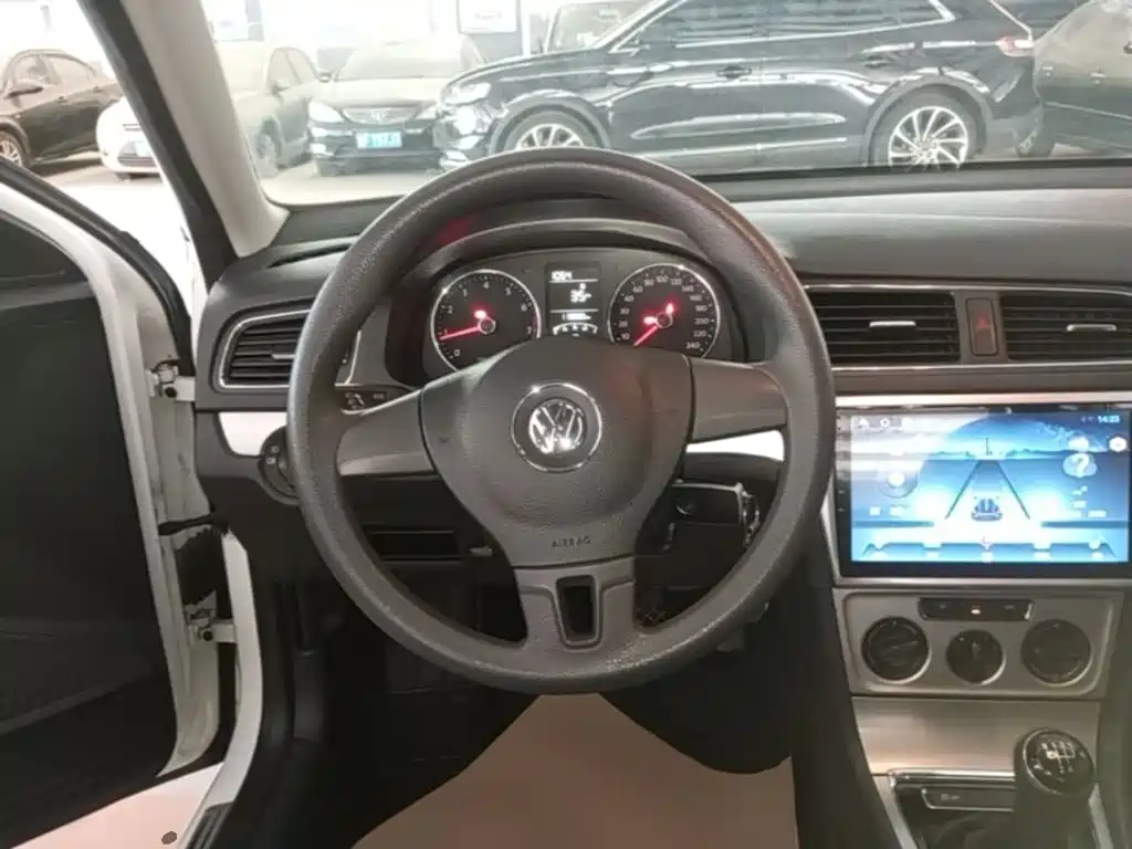 Volkswagen Lavida 2015 — фото 11