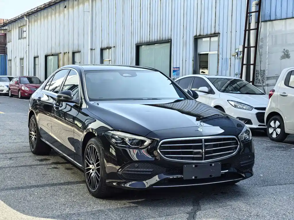 Mercedes-Benz C-Class 2023 — фото 3