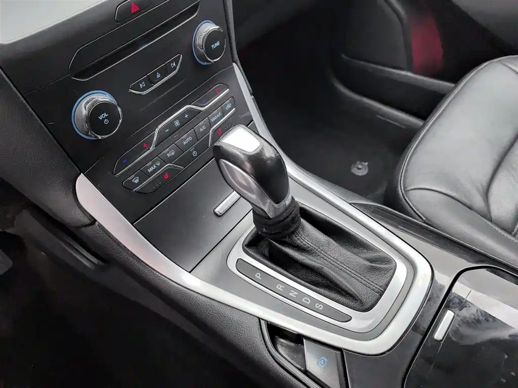 Ford Edge 2016 — фото 13