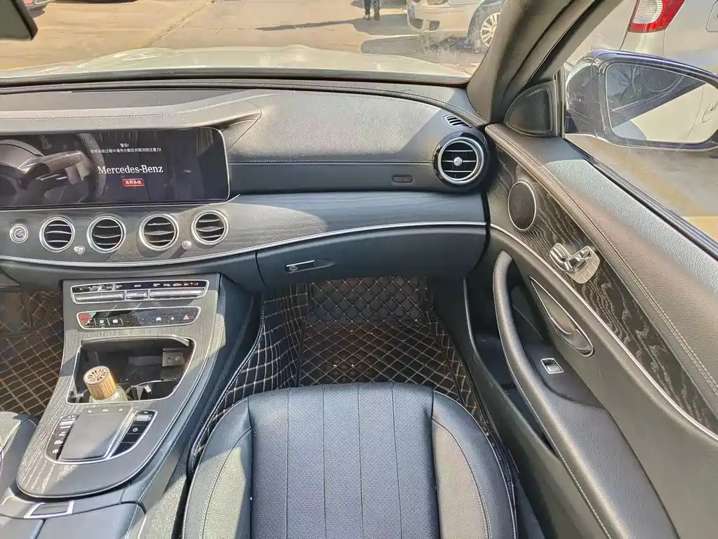 Mercedes-Benz E-Class 2021 — фото 13