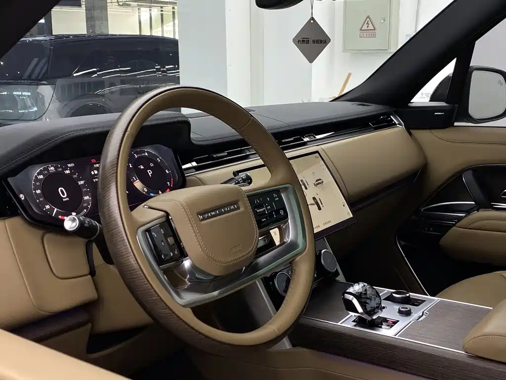 Land Rover Range Rover 2023 — фото 25