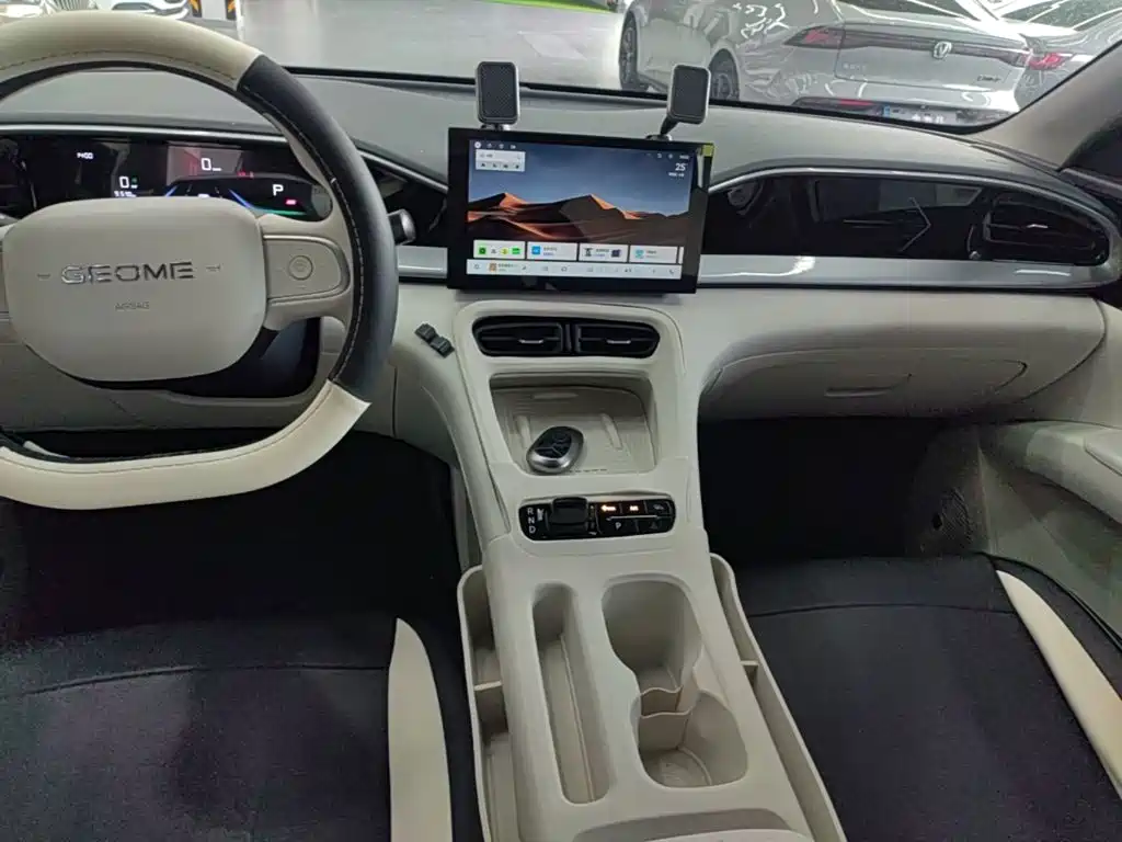 Geely Galaxy Starwish 2025 — фото 9