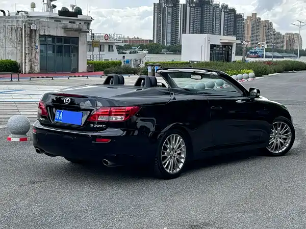 Lexus IS 2010