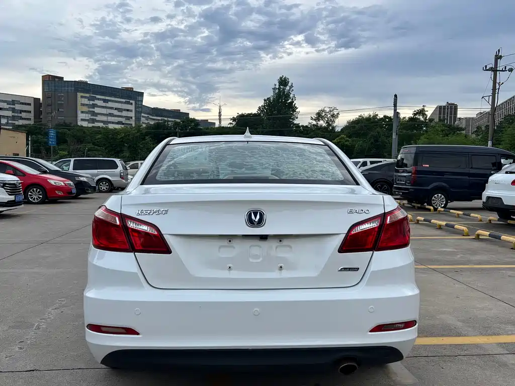 Changan Eado 2017 — фото 10