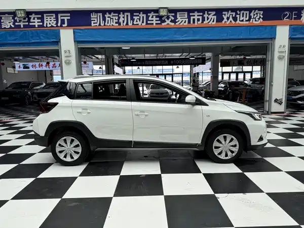 Toyota Yaris L 2022