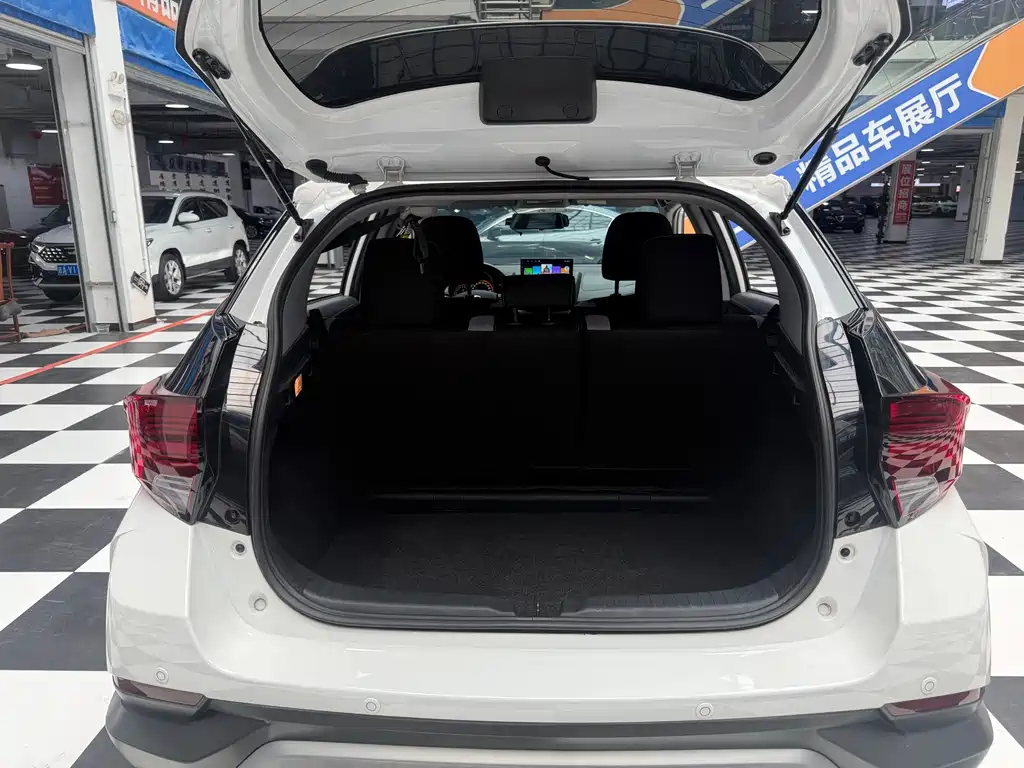 Toyota Yaris L 2022 — фото 8