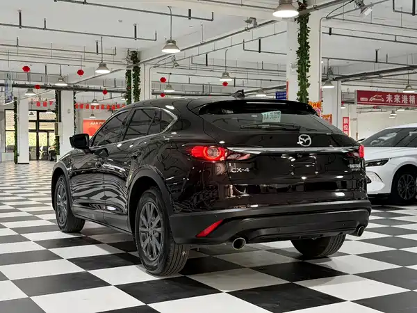Mazda CX-4 2023