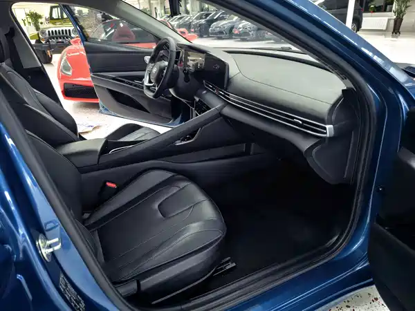 Hyundai Elantra 2022