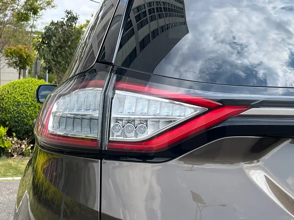 Ford Edge 2017 — фото 28