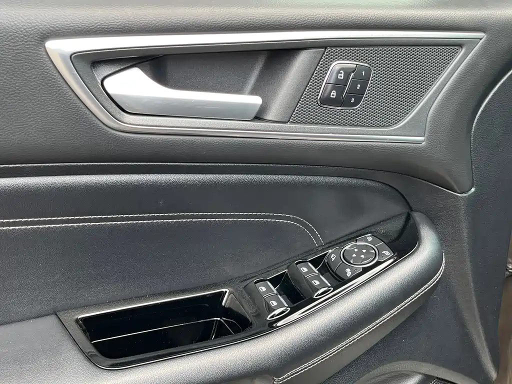 Ford Edge 2017 — фото 15