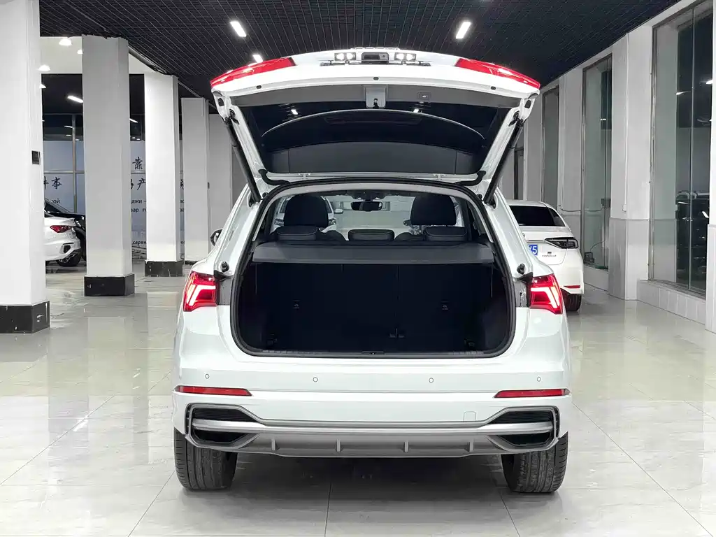 Audi Q3 2022 — фото 16