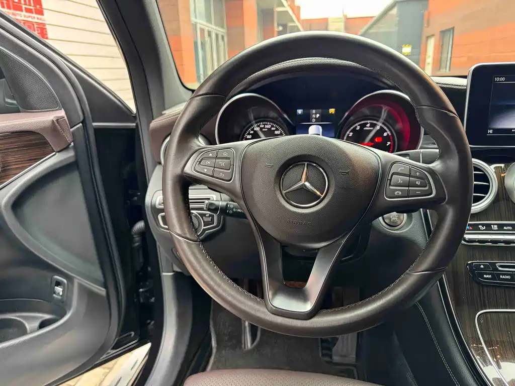 Mercedes-Benz GLC 2018 — фото 10