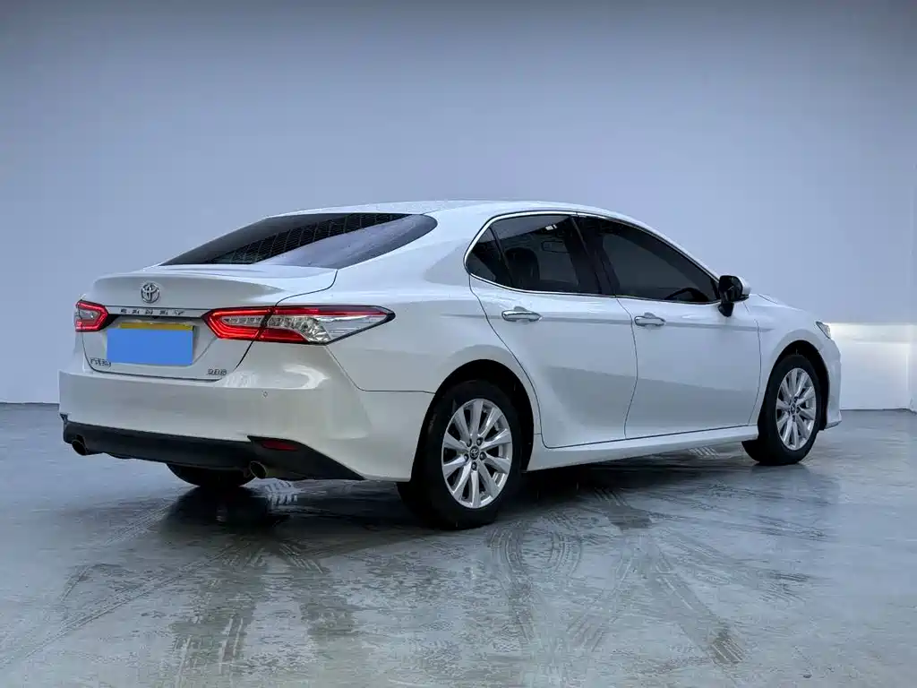 Toyota Camry 2019 — фото 6