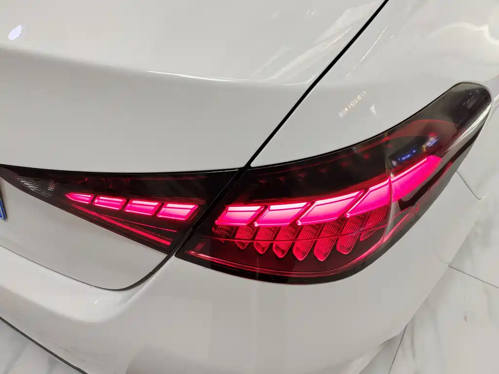 Mercedes-Benz C-Class 2023 — фото 18
