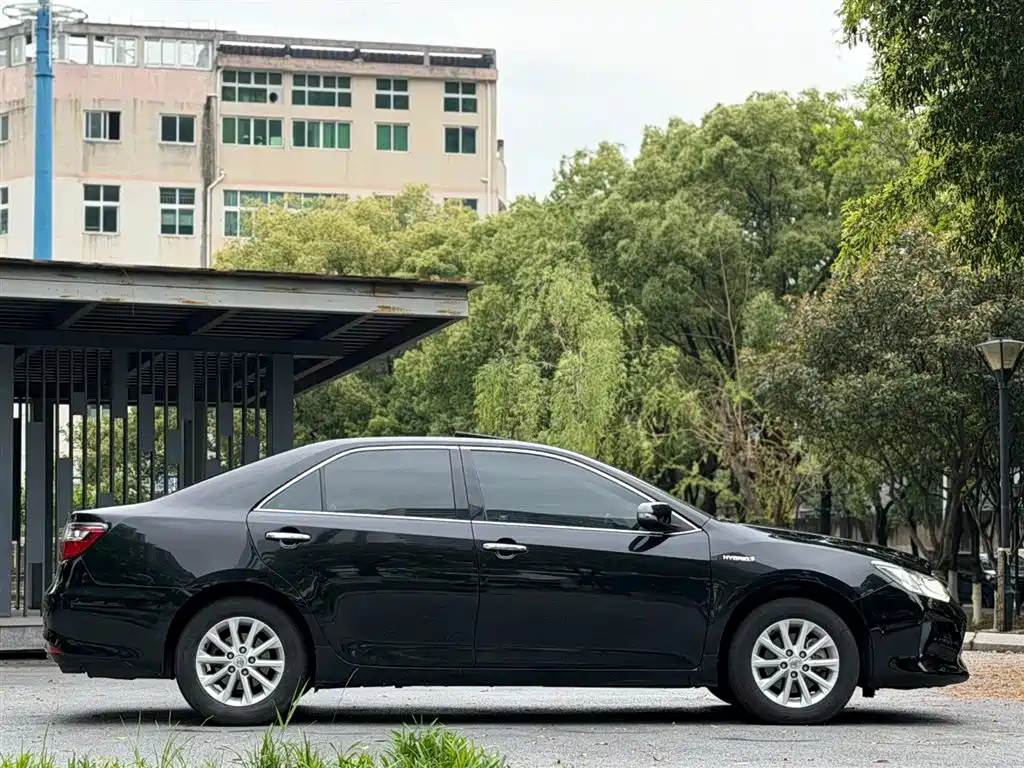Toyota Camry 2017 — фото 7