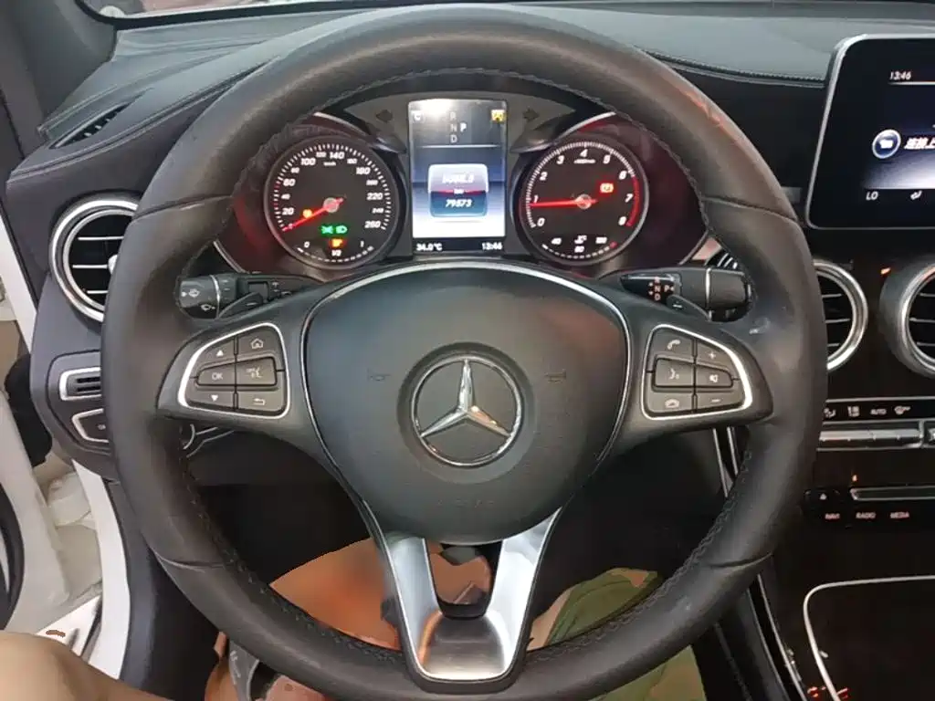 Mercedes-Benz GLC 2017 — фото 11