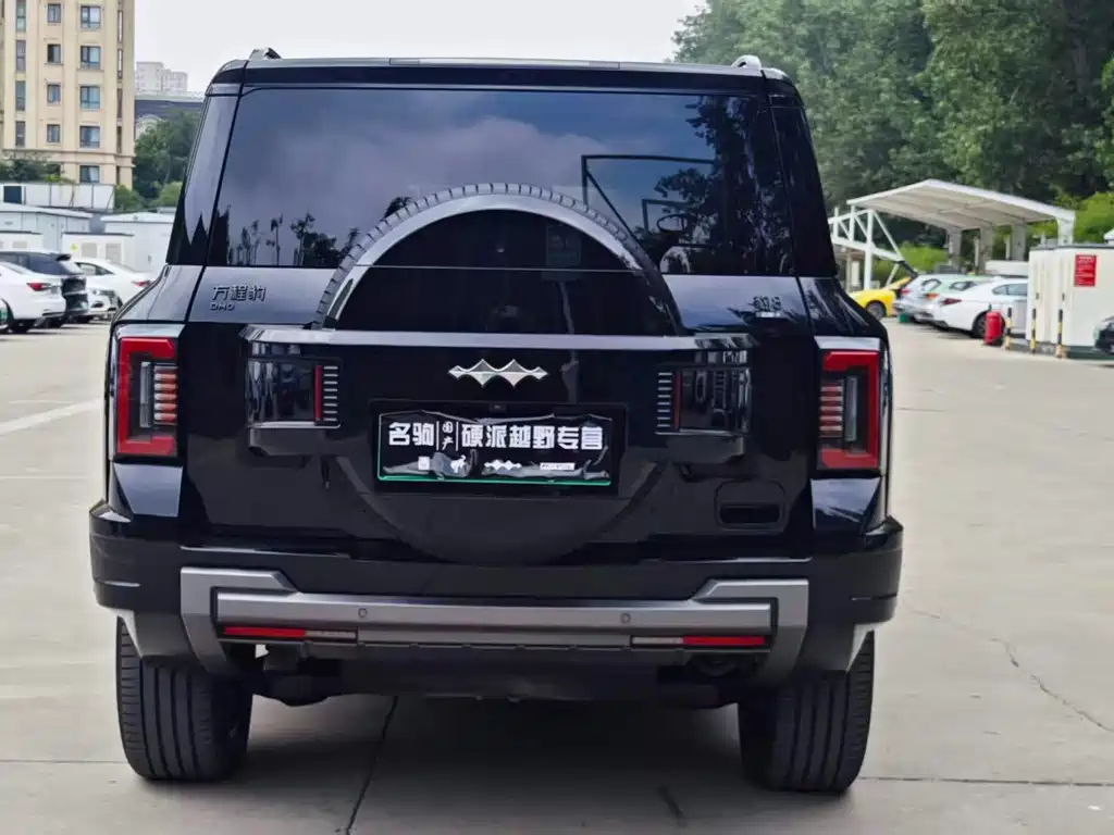 Fang Cheng Bao Leopard 8 2025