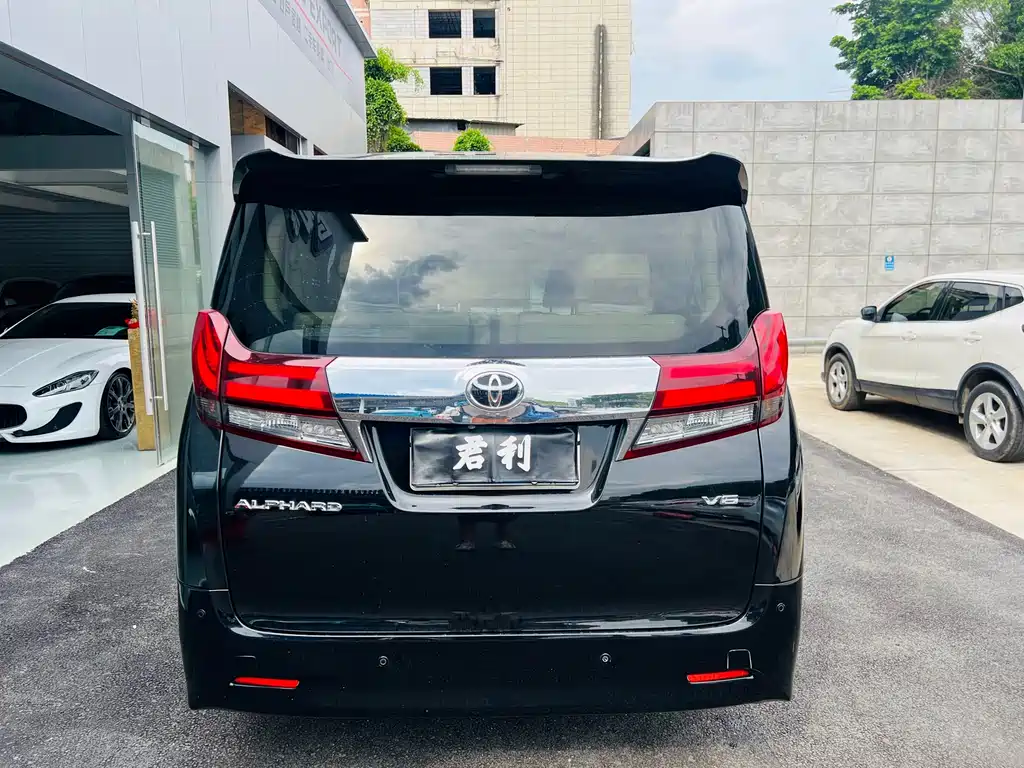Toyota Alphard 2018 — фото 3